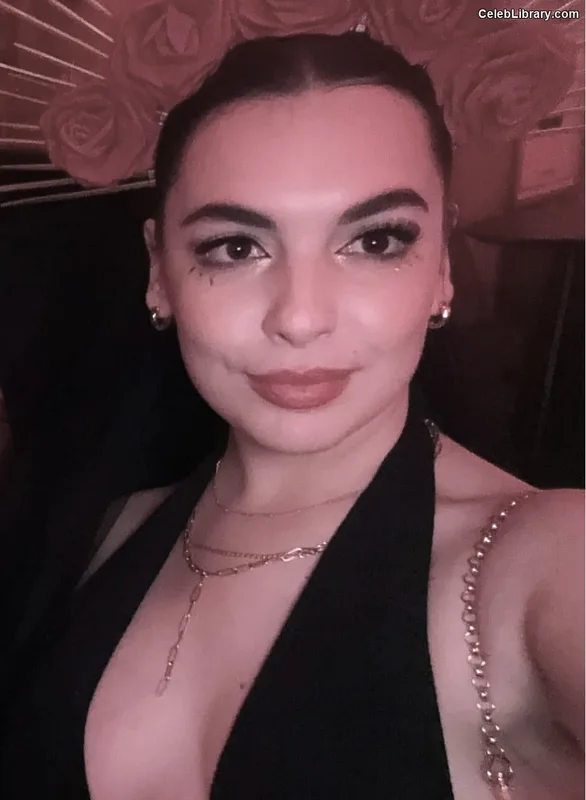 Isabella Gomez photo 1 of 479