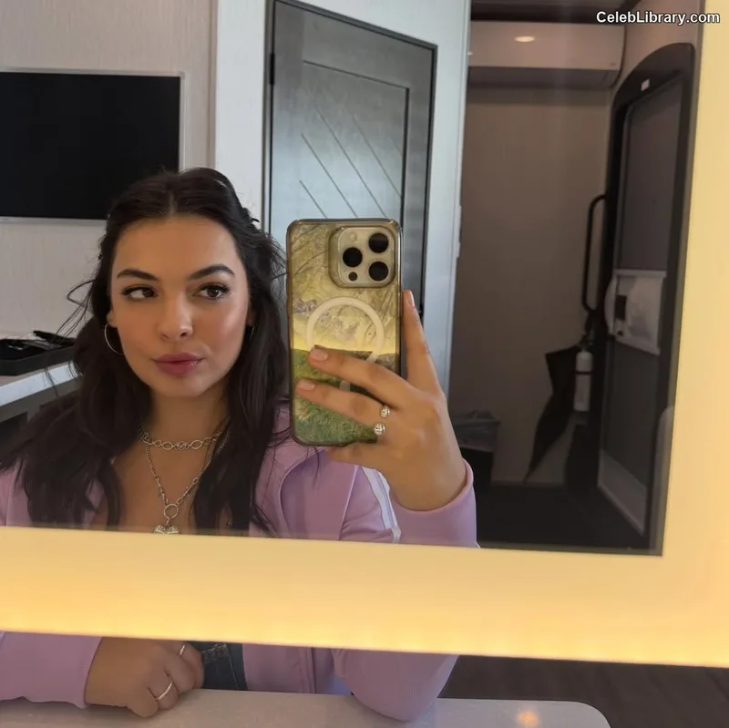 Isabella Gomez photo 6 of 479