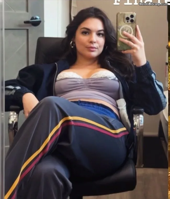 Isabella Gomez photo 12 of 479