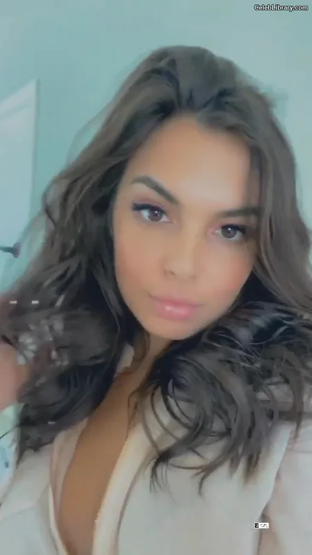 Isabella Gomez photo 15 of 479