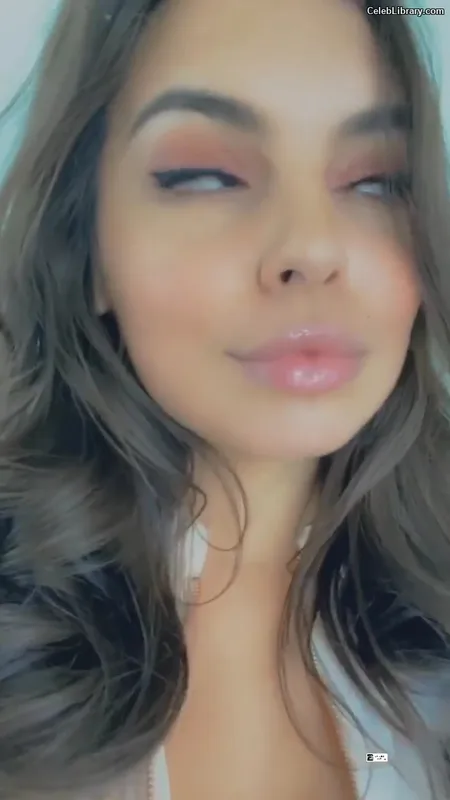 Isabella Gomez photo 16 of 479