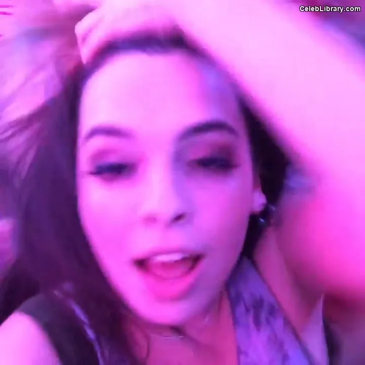 Isabella Gomez photo 6 of 479