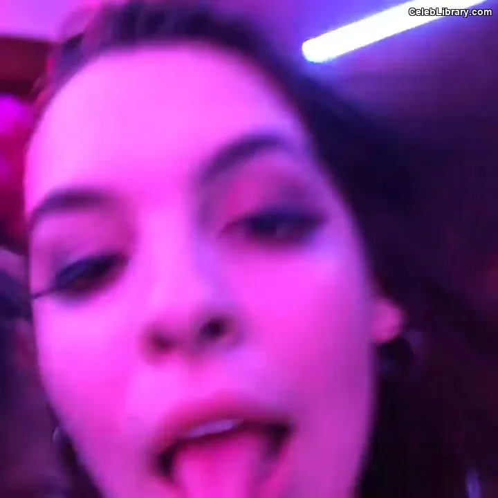 Isabella Gomez photo 10 of 479