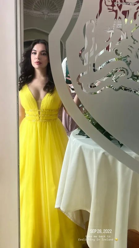 Isabella Gomez photo 17 of 479