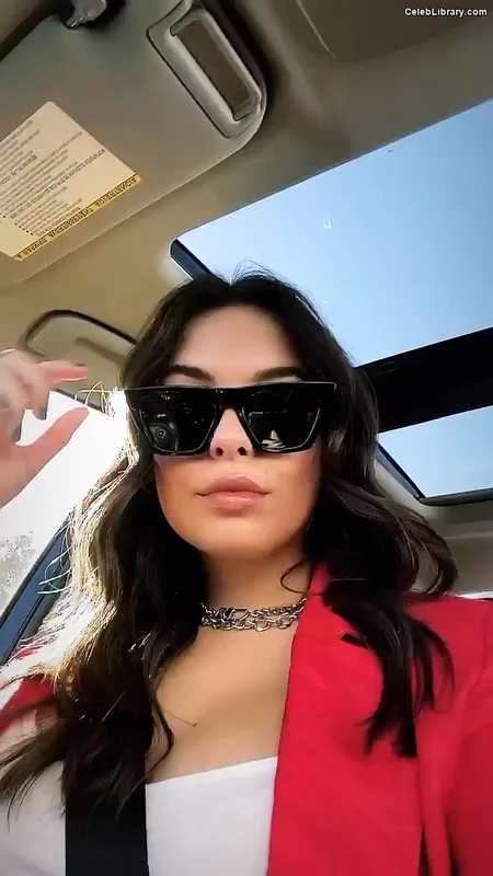 Isabella Gomez photo 1 of 479