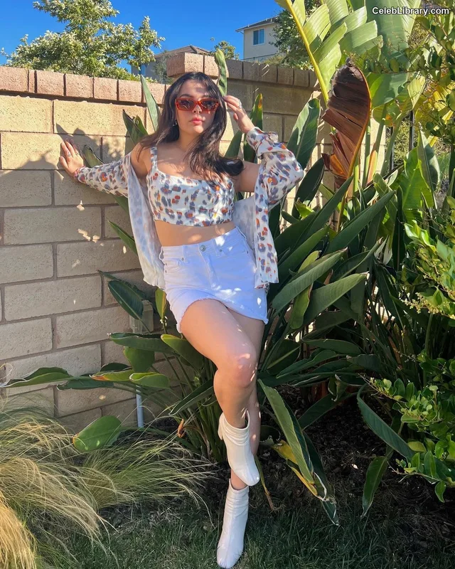 Isabella Gomez photo 15 of 479