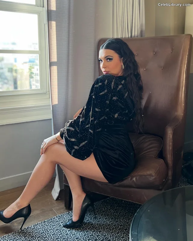 Isabella Gomez photo 1 of 479