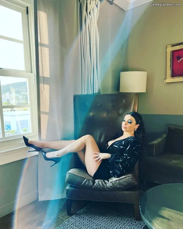 Isabella Gomez photo 2 of 479