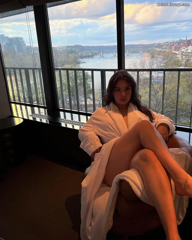 Isabella Gomez photo 6 of 479