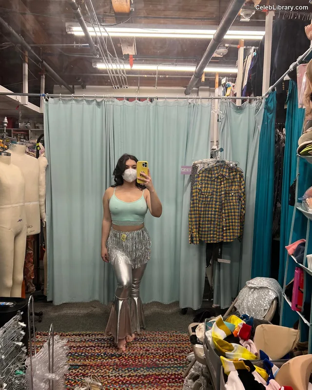 Isabella Gomez photo 10 of 479