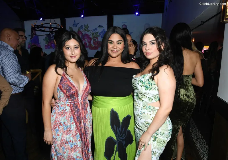 Isabella Gomez photo 16 of 479