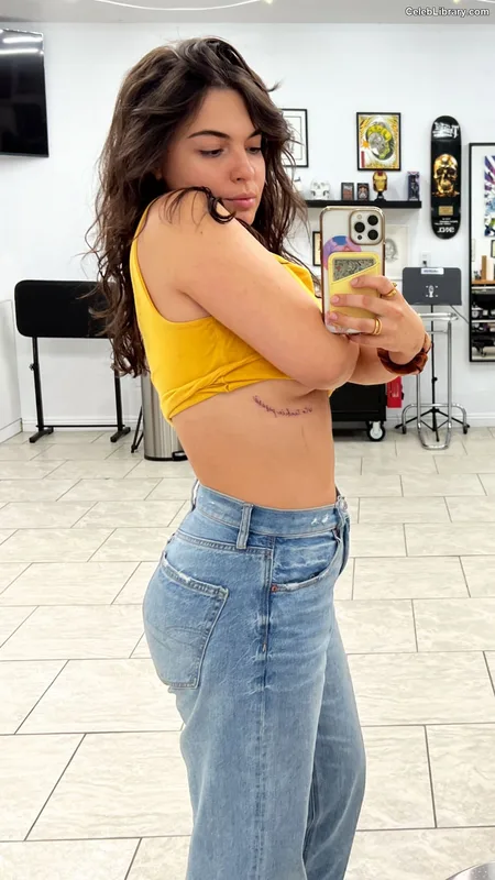 Isabella Gomez photo 19 of 479