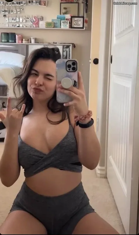 Isabella Gomez photo 19 of 479