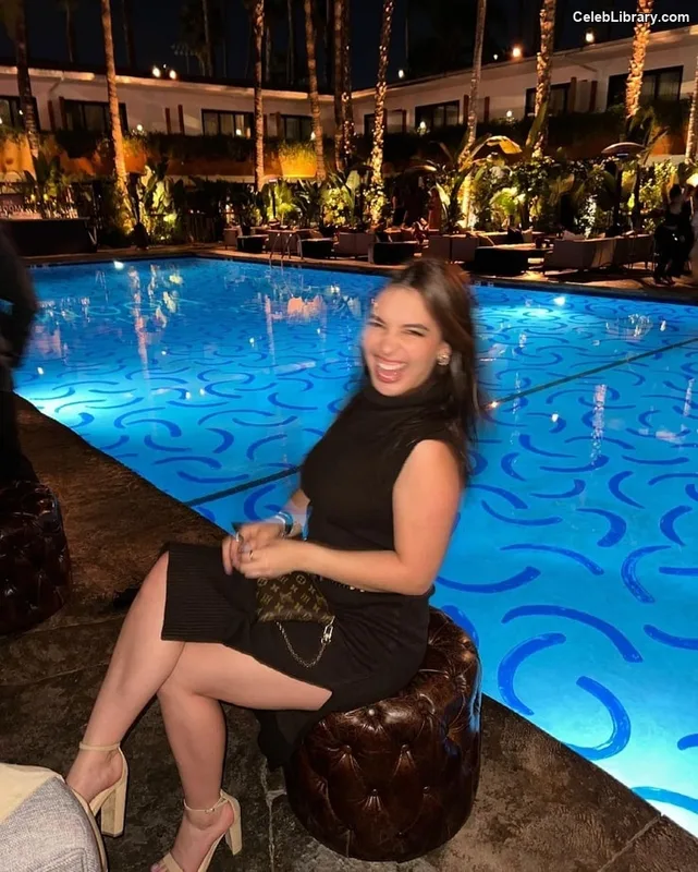Isabella Gomez photo 21 of 479