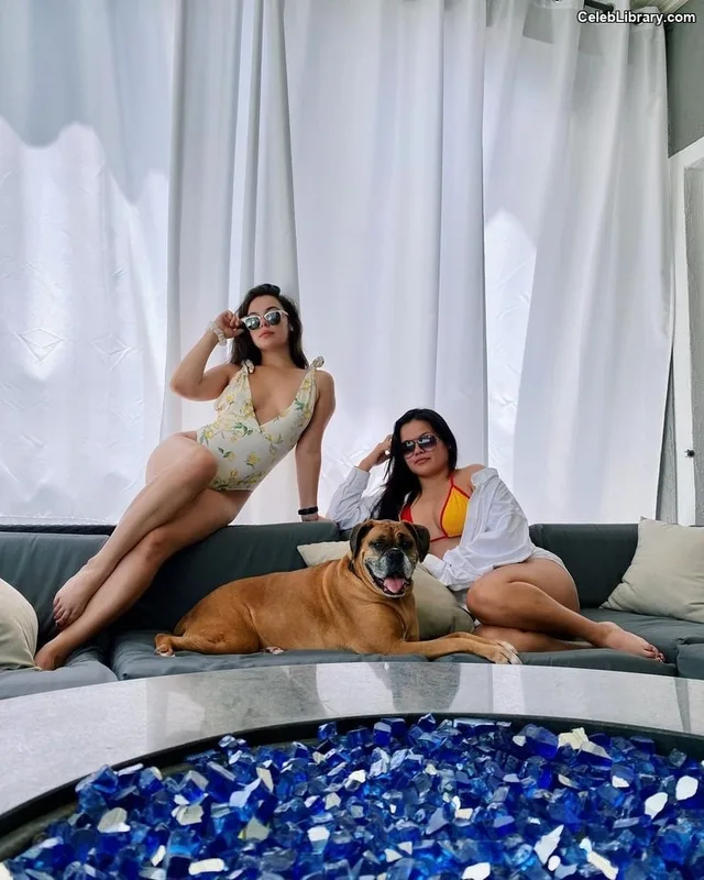 Isabella Gomez photo 9 of 479