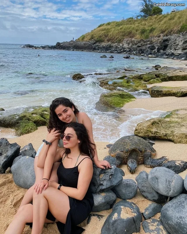 Isabella Gomez photo 17 of 479