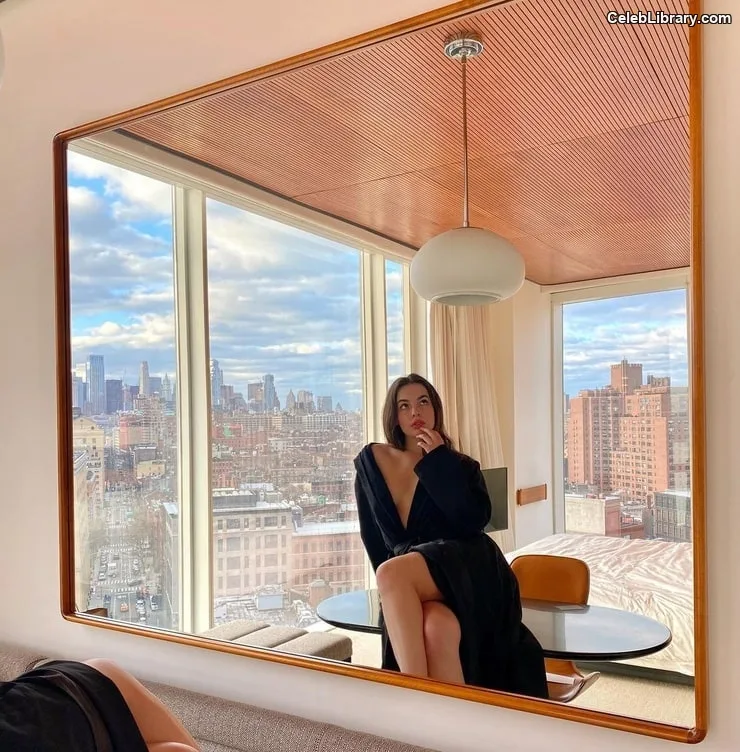Isabella Gomez photo 1 of 479