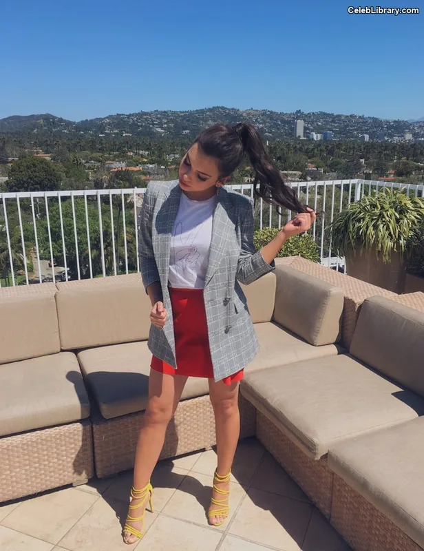 Isabella Gomez photo 3 of 479