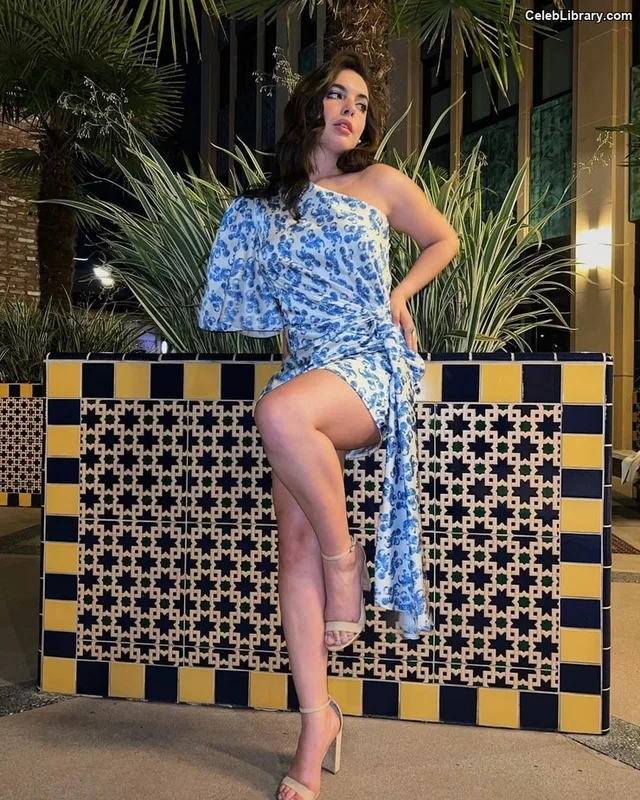 Isabella Gomez photo 12 of 479