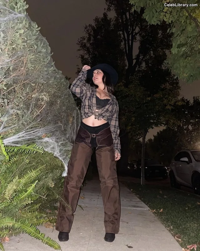 Isabella Gomez photo 15 of 479
