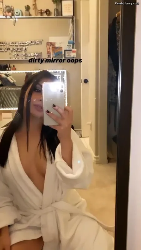 Isabella Gomez photo 18 of 479