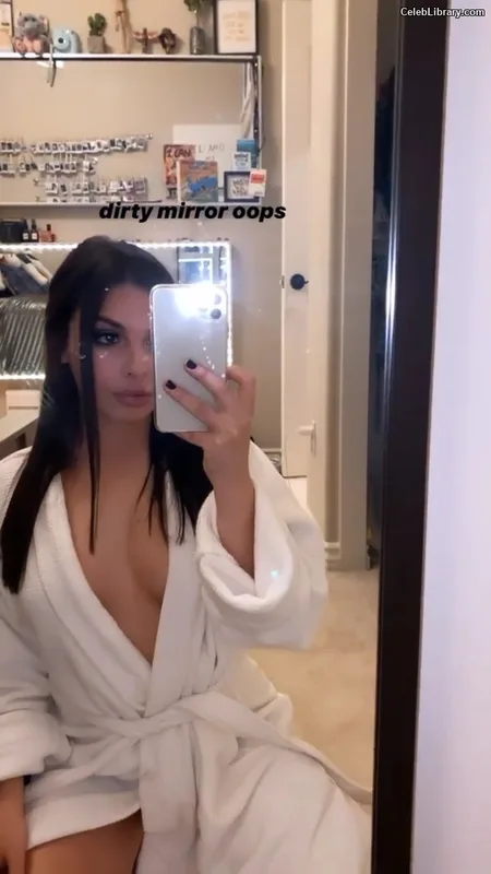 Isabella Gomez photo 22 of 479