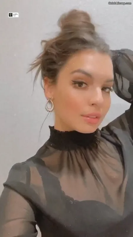 Isabella Gomez photo 7 of 479