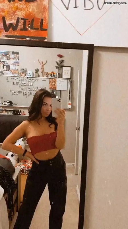 Isabella Gomez photo 14 of 479