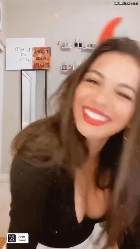 Isabella Gomez photo 19 of 479