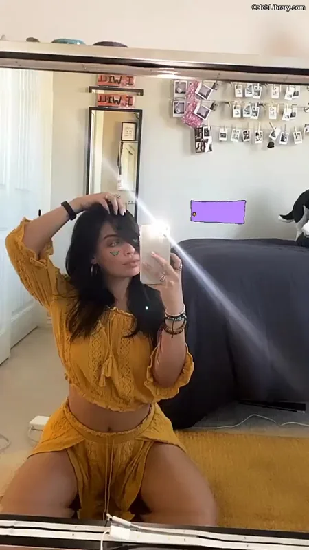 Isabella Gomez photo 22 of 479