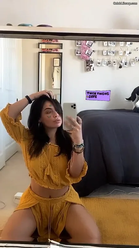 Isabella Gomez photo 23 of 479
