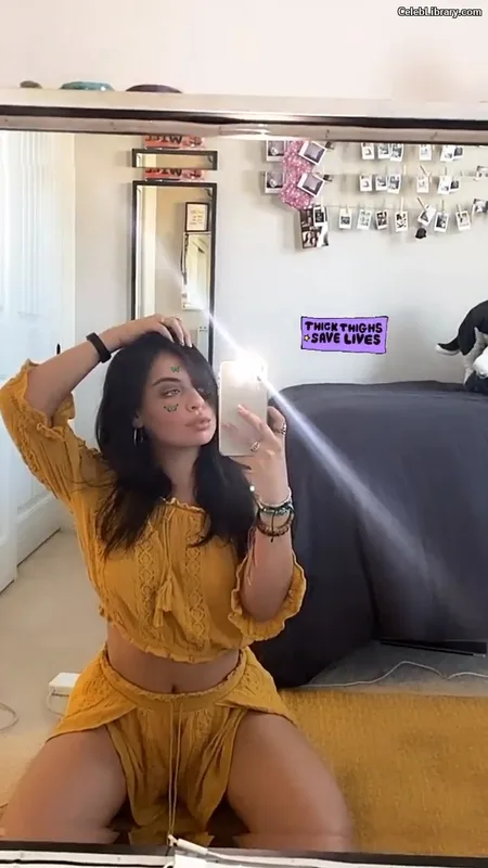Isabella Gomez photo 24 of 479