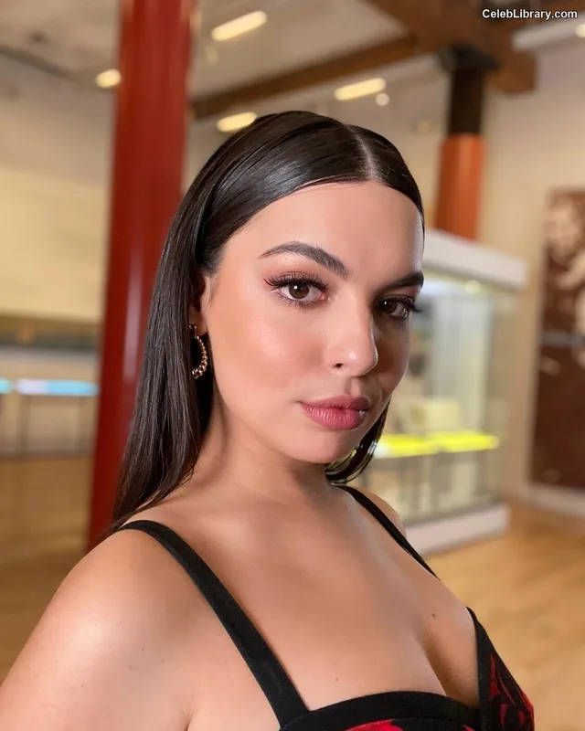 Isabella Gomez photo 9 of 479