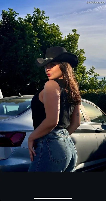 Isabella Gomez photo 23 of 479