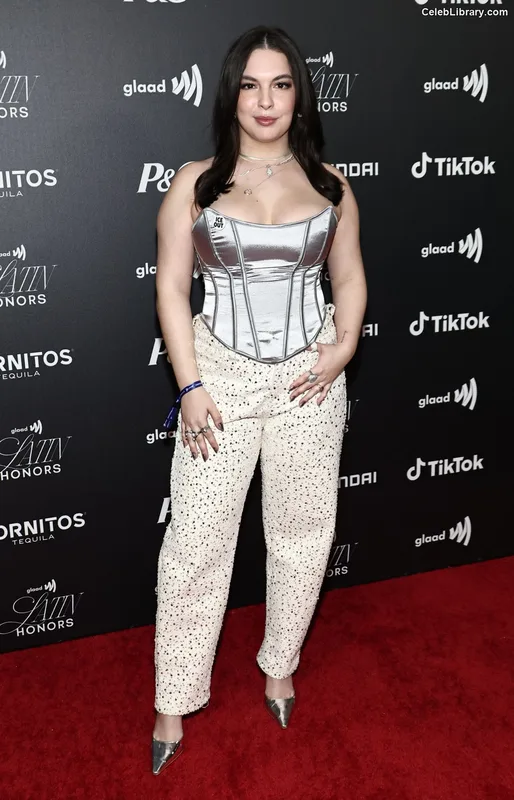 Isabella Gomez photo 22 of 479