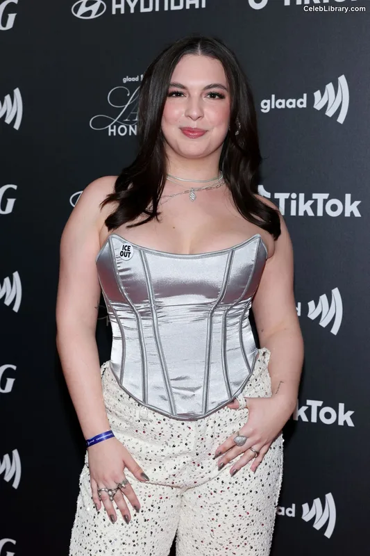 Isabella Gomez photo 24 of 479