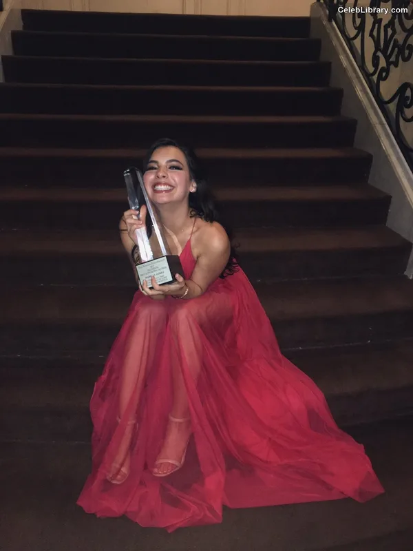 Isabella Gomez photo 3 of 479