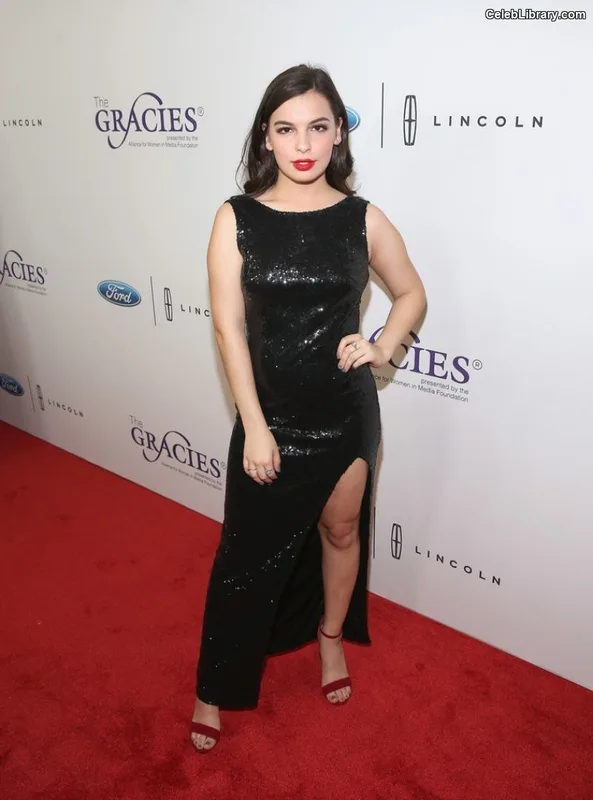Isabella Gomez photo 12 of 479