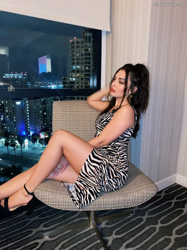 Isabella Gomez photo 14 of 479