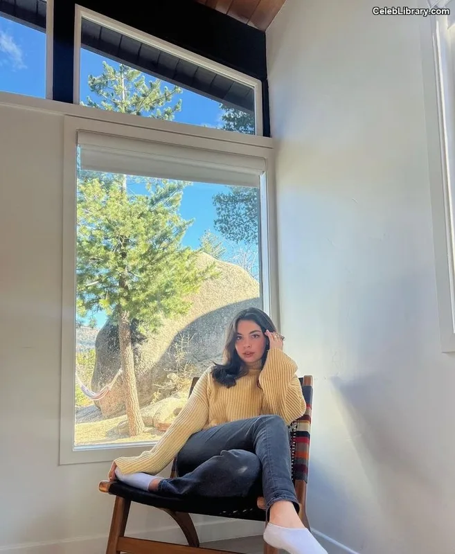 Isabella Gomez photo 12 of 479