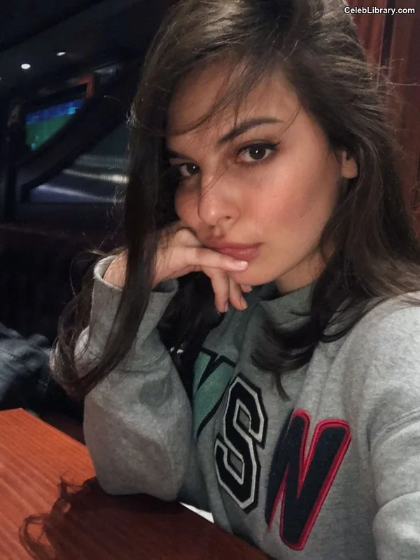 Isabella Gomez photo 14 of 479