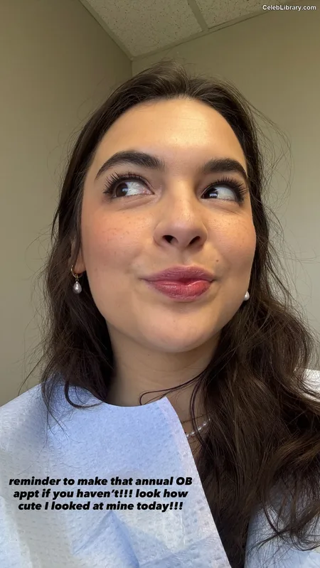 Isabella Gomez photo 9 of 479