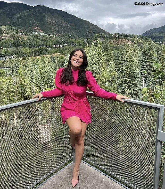Isabella Gomez photo 11 of 479