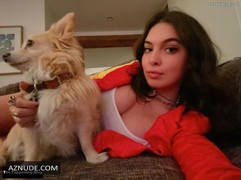 Isabella Gomez photo 19 of 479