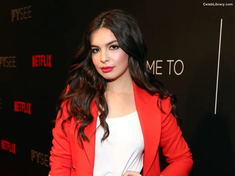 Isabella Gomez photo 3 of 479