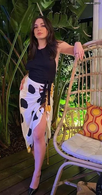 Isabella Gomez photo 4 of 479