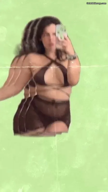 Isabella Gomez photo 19 of 479