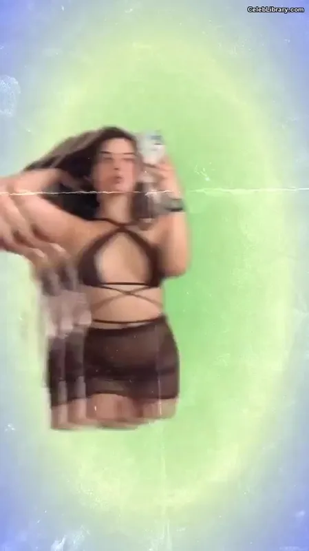 Isabella Gomez photo 20 of 479