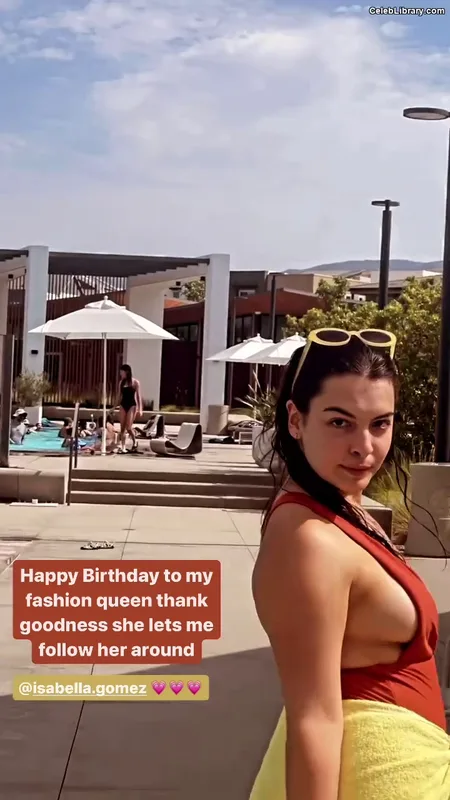 Isabella Gomez photo 6 of 479