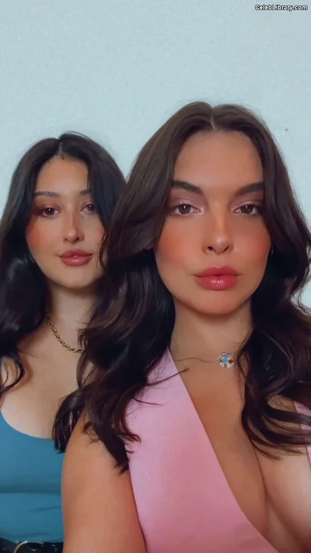 Isabella Gomez photo 13 of 479